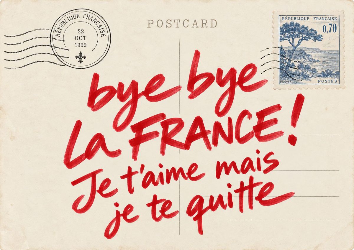 Carte postale vintage sur laquelle est écrit à la main, en rouge : bye bye la France ! Je t'aime mais je te quitte.
